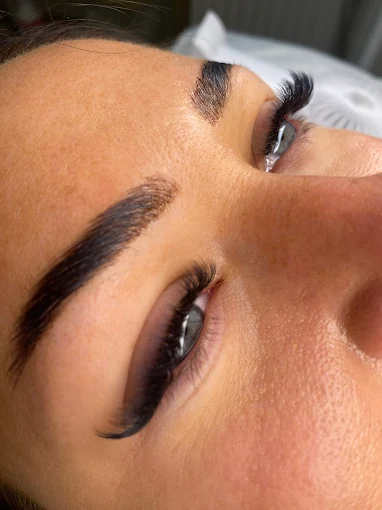 Wimpernverlängerung – natürlicher Look bei Polka Beauty Hameln