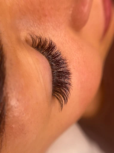 Volume Wimpernverlängerung – voluminöse Wimpern bei Polka Beauty
